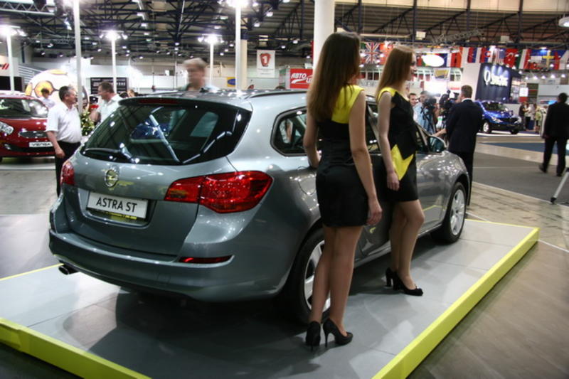Opel привез в Украину новые универсал и хэтчбек / autocentre.ua