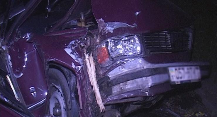 В Киеве Mercedes врезался в Жигули – погиб пассажир