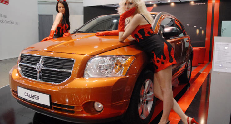 Девушки и автомобили на выставке SIA в Киеве