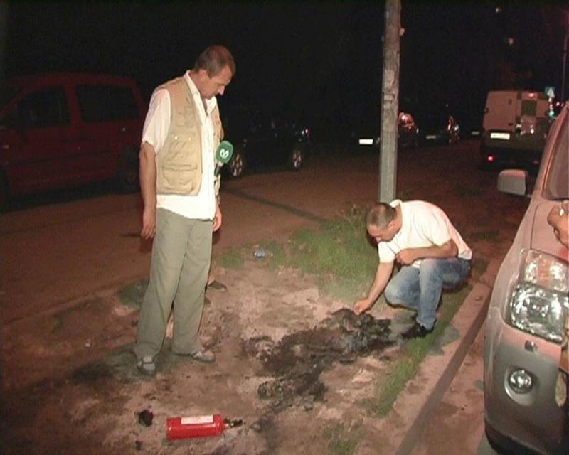 В Киеве горела Mazda, стоявшая на траве у дороги / magnolia-tv.com
