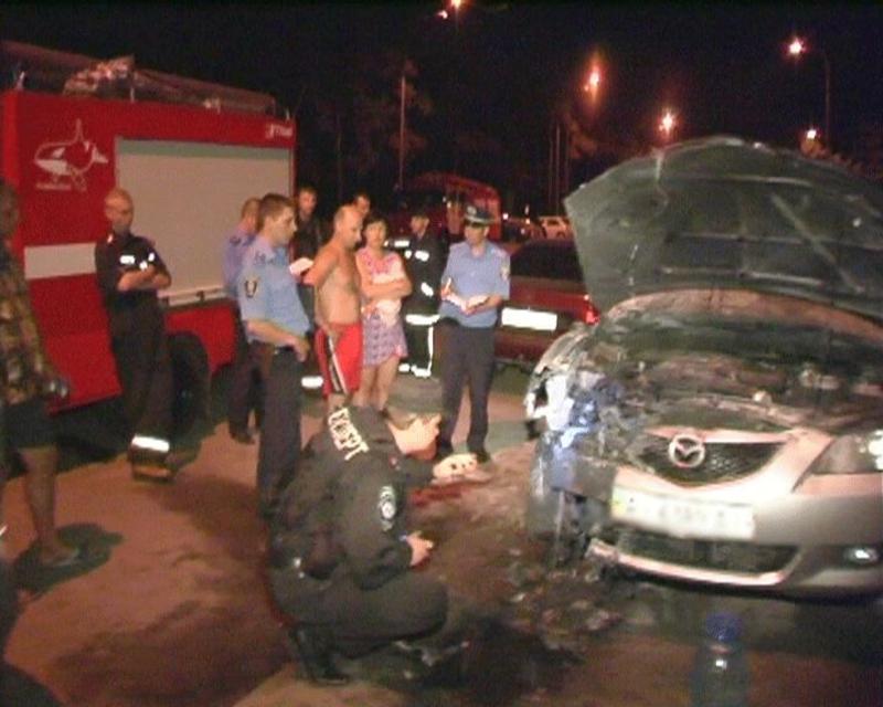 В Киеве горела Mazda, стоявшая на траве у дороги / magnolia-tv.com