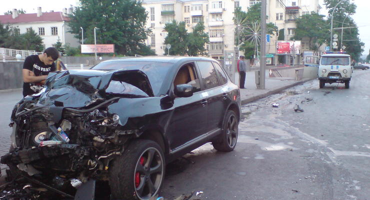 В России депутат на Porsche убил человека и разбил четыре машины