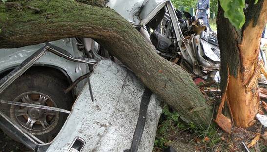 Разбились двое подростков на Волге, третий в реанимации