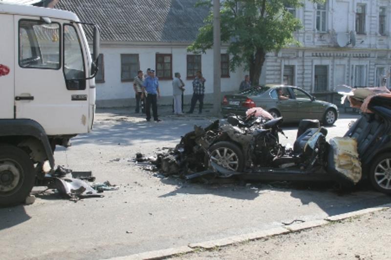 Honda в лоб протаранила грузовик – трое погибших / sai.gov.ua