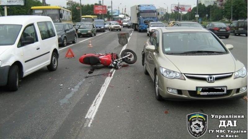 В Киеве тяжело травмировался мотоциклист / udai.kiev.ua