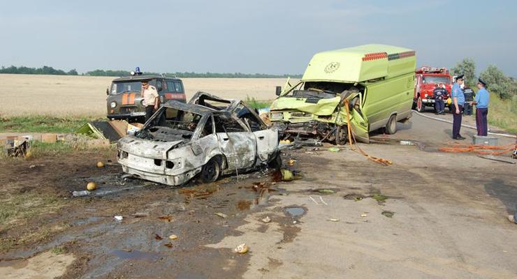 Водитель Audi разбился и сгорел вместе с женой и детьми