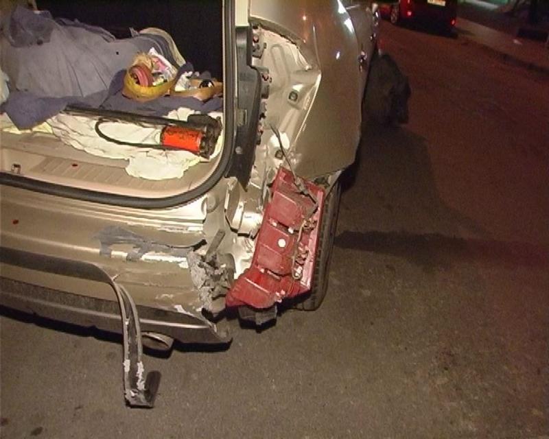 В Киеве ночной гонщик на BMW разбил две машины и скрылся / magnolia-tv.com