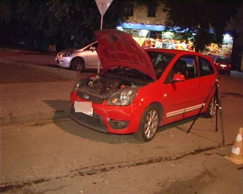 В Киеве ночной гонщик на BMW разбил две машины и скрылся / magnolia-tv.com