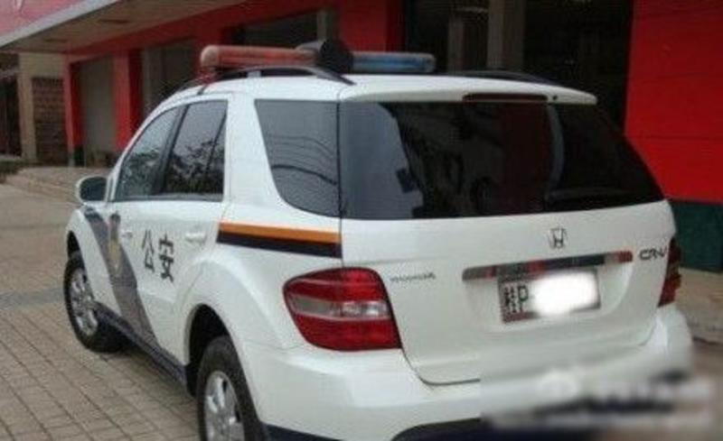 Китайская полиция замаскировала Mercedes под Хонду / nddaily.com