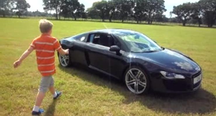 11-летний мальчик зажигает на папиной Audi R8