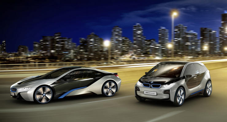 BMW рассекретил сразу два автомобиля будущего