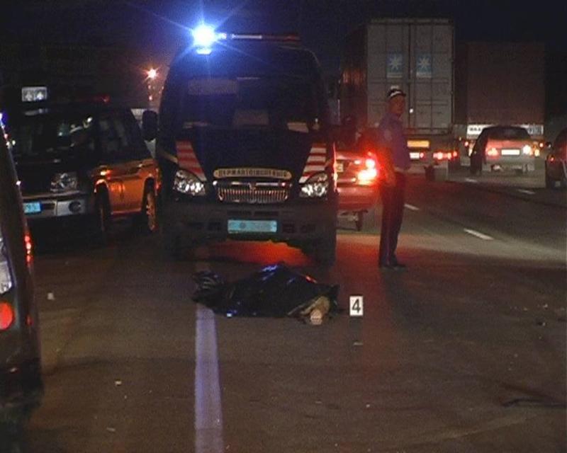 В Киеве мотоциклист насмерть сбил женщину на переходе / magnolia-tv.com