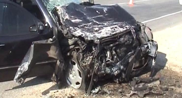Mercedes столкнулся с микроавтобусом – двое погибли, 13 пострадали