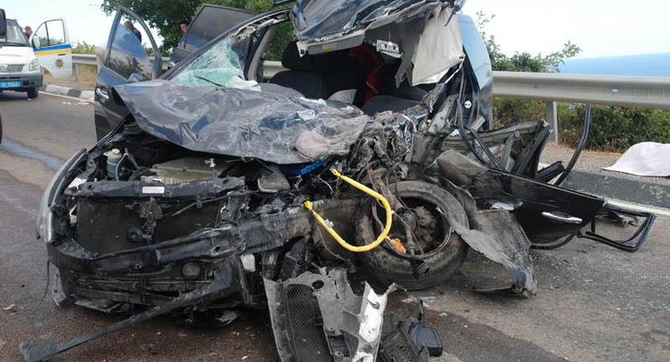 Mitsubishi врезался в маршрутку – двое погибли, еще 20 в больнице