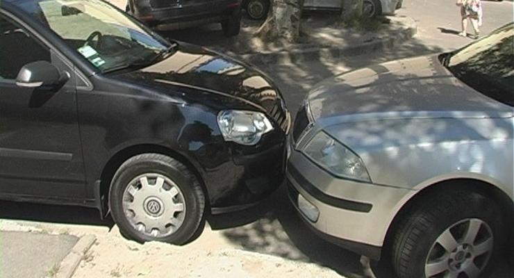В Киеве пьяный водитель внедорожника помял 10 машин
