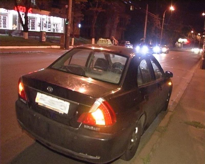 В Киеве такси сбило человека на пешеходном переходе / magnolia-tv.com