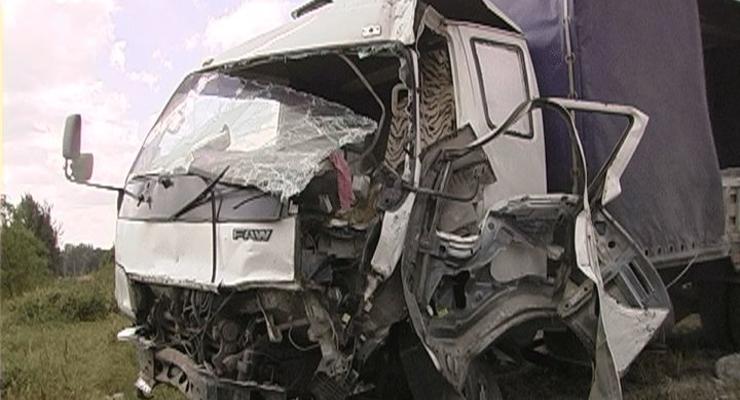 В Киеве грузовик без тормозов побил девять машин
