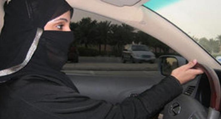 Суд приговорил выпороть женщину за вождение авто