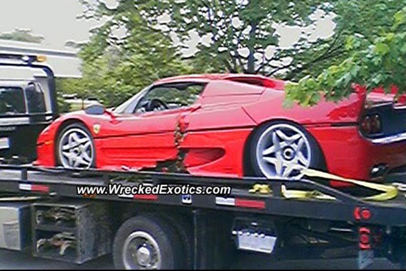 Агент ФБР взял покататься угнанный Ferrari и разбился / wreckedexotics.com