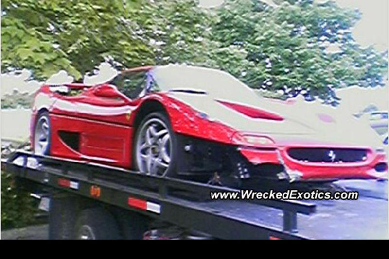 Агент ФБР взял покататься угнанный Ferrari и разбился / wreckedexotics.com