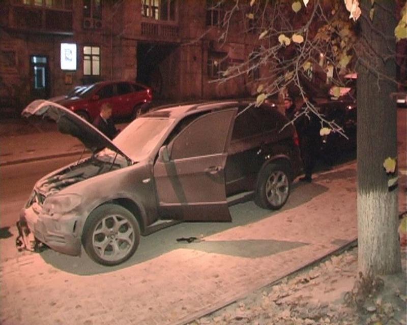 В центре Киева сожгли внедорожник BMW / magnolia-tv.com