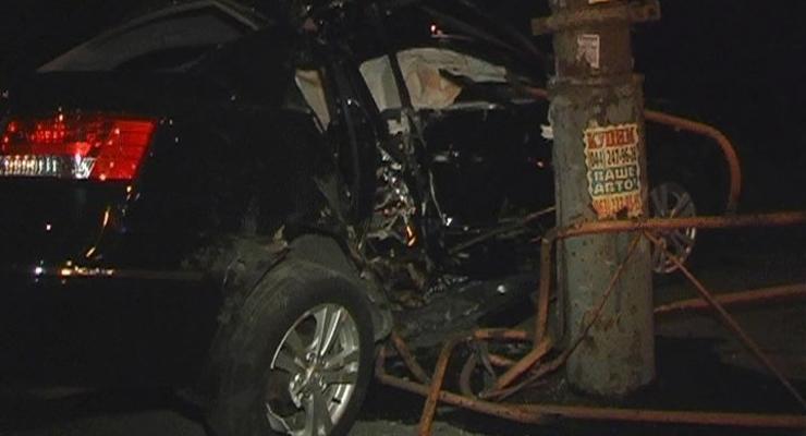 Водитель Hyundai врезался в столб и погиб на месте
