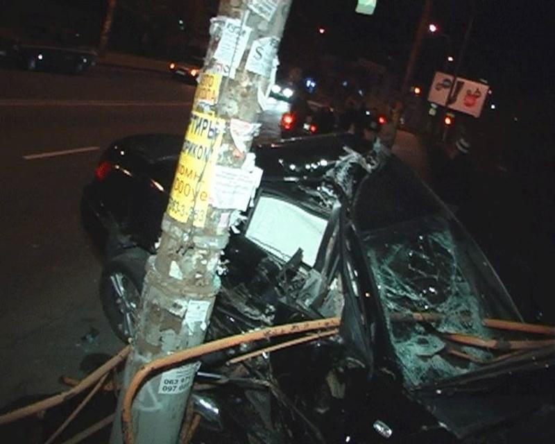 Водитель Hyundai врезался в столб и погиб на месте / magnolia-tv.com