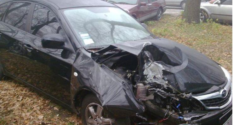 В Киеве пьяный автослесарь разбил Импрезу клиента