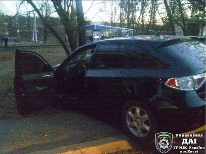 В Киеве пьяный автослесарь разбил Импрезу клиента / ГАИ