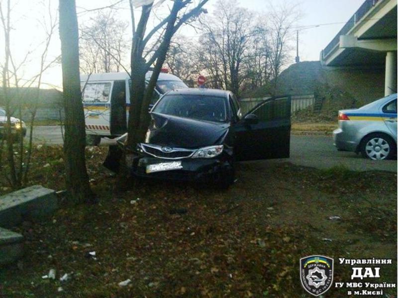 В Киеве пьяный автослесарь разбил Импрезу клиента / ГАИ