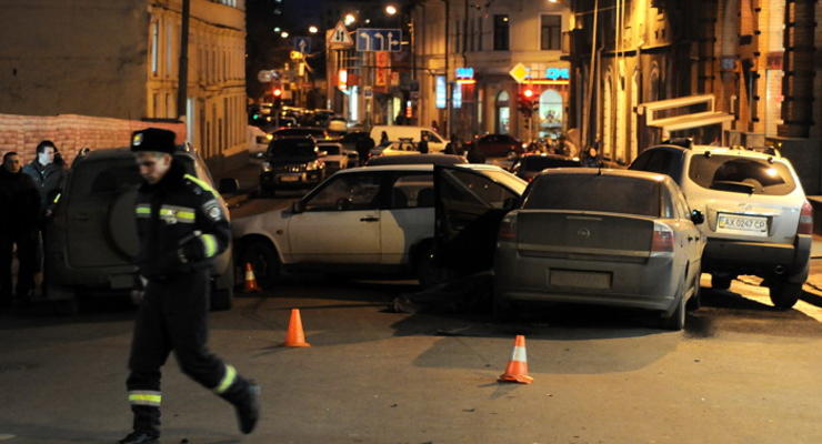 Водитель Opel помял 7 машин, сбил девушку и погиб