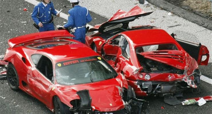 Авария на $4 миллиона: на трассе разбились 8 Ferrari