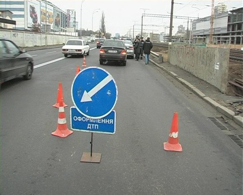 В Киеве сбитый пешеход пробил лобовое стекло / magnolia-tv.com