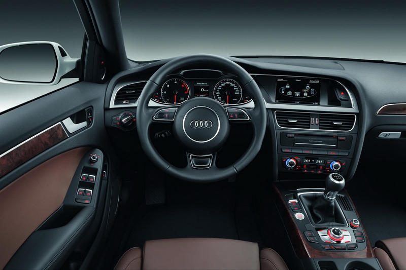 В Украине объявили цены на новые Audi A4 и S4 / Audi