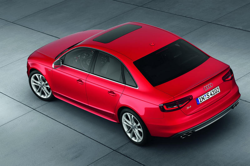 В Украине объявили цены на новые Audi A4 и S4 / Audi