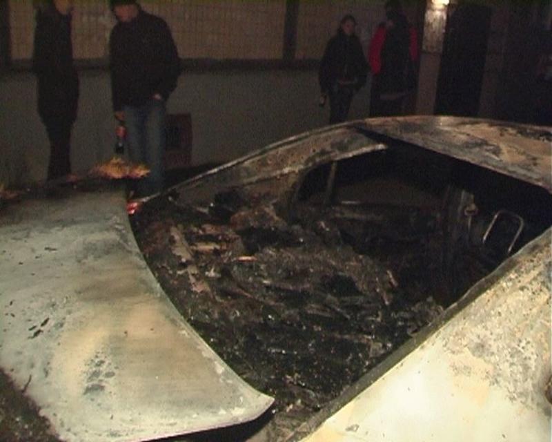 В Киеве во дворе полностью сгорела новая Mazda / magnolia-tv.com