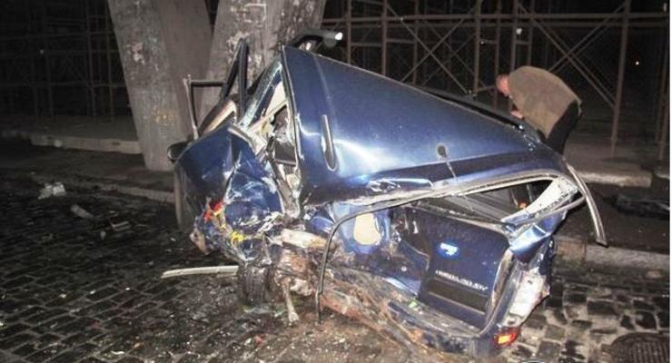В Киеве водитель Nissan разбил Opel и погубил человека
