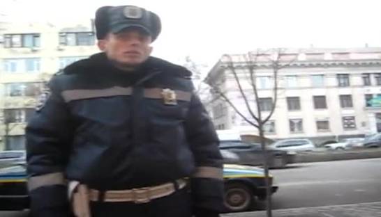 Реакция гаишника на съемку: «Ты что, рамсы попутал?»