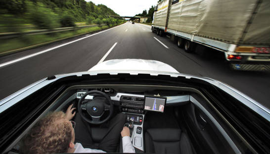 BMW показал, как автопилот водит машину за водителя