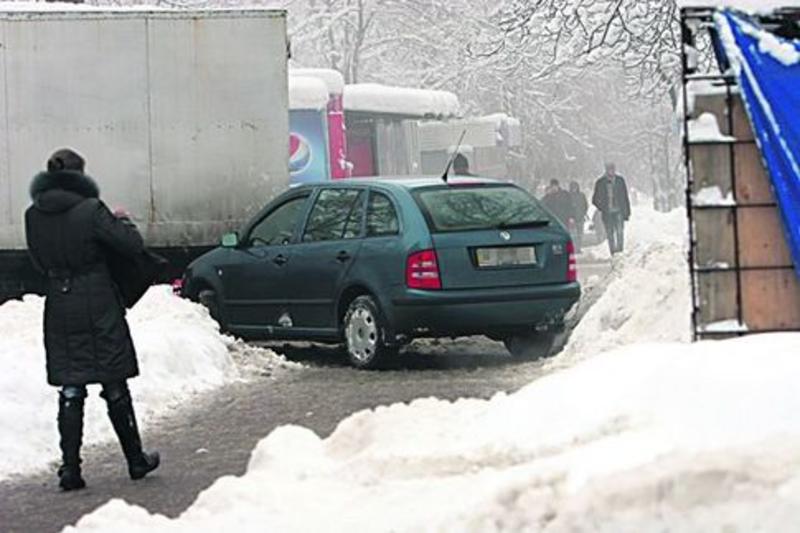 Семь типичных ошибок при парковке зимой / segodnya.ua