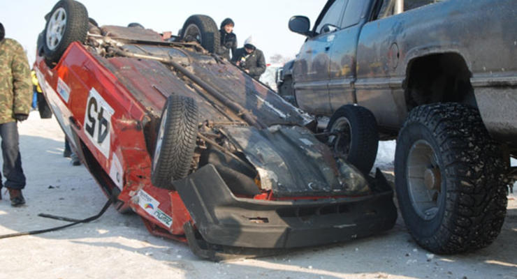 На ралли в Харькове автомобиль сбил двух болельщиц