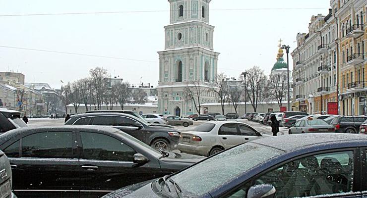 Кто в ответе за незаконные парковки в центре Киева