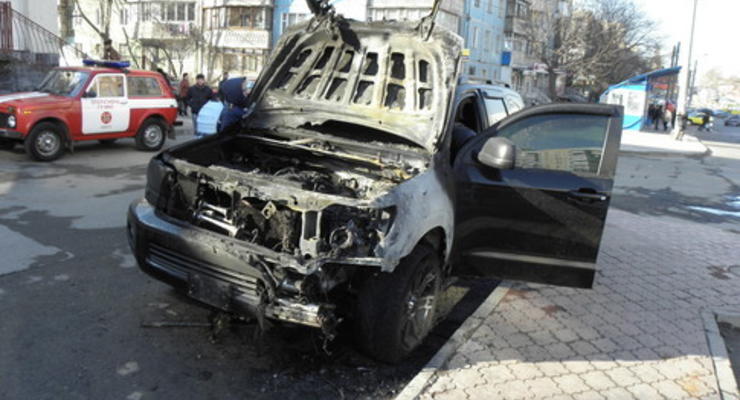 В Киеве взрыв в Тойоте поджег соседние иномарки