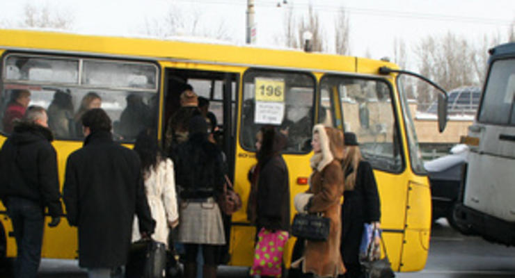 Янукович одобрил повышение штрафов за непредоставление дороги маршруткам