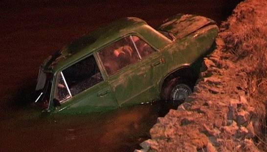 Автомобиль утонул с водителем и тремя пассажирами