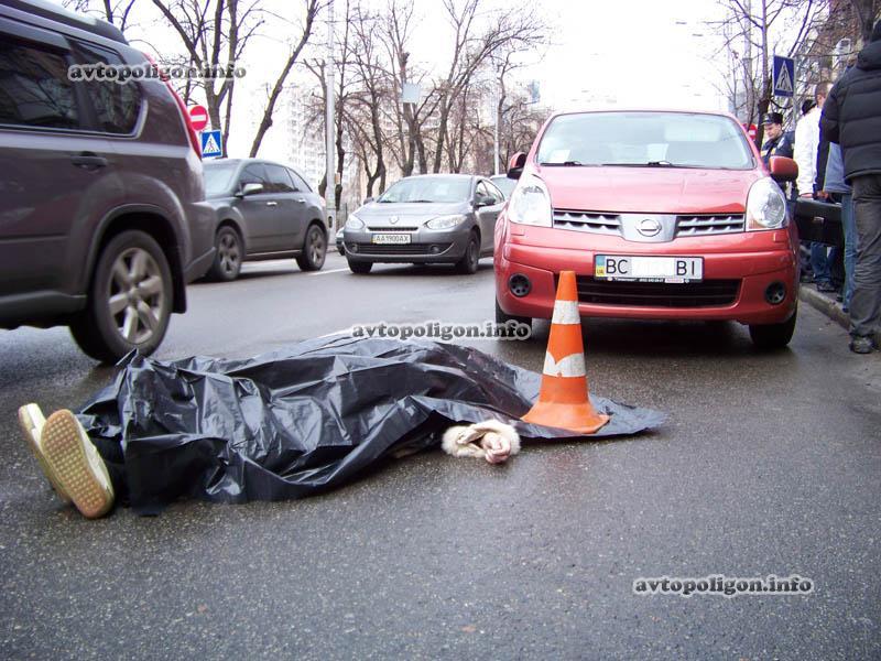 В Киеве водитель Ниссана задавила на зебре пешехода / avtopoligon.info