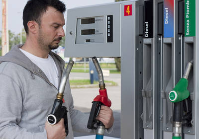 За день ряд сетей АЗС подняли цены на 10-15 копеек