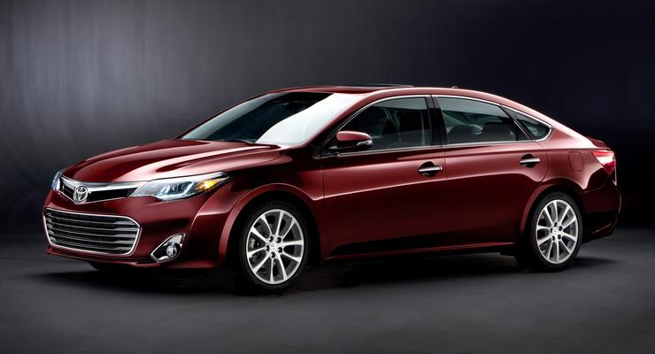 Toyota и Acura показали новые флагманские седаны
