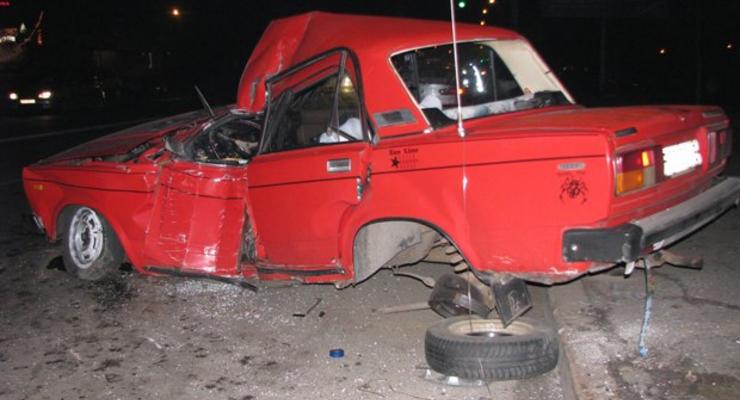 В Киеве разбился ВАЗ, 19-летний водитель в реанимации