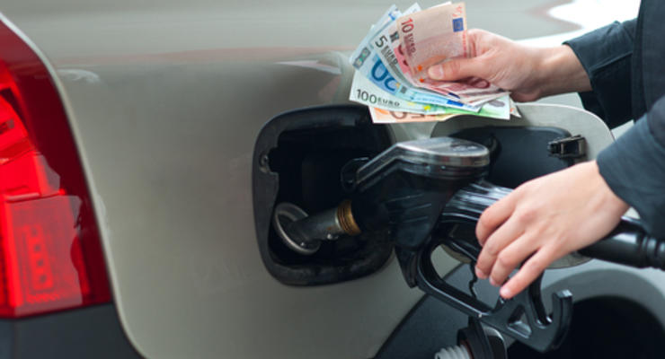 Сети АЗС продолжают поднимать цены на бензин
